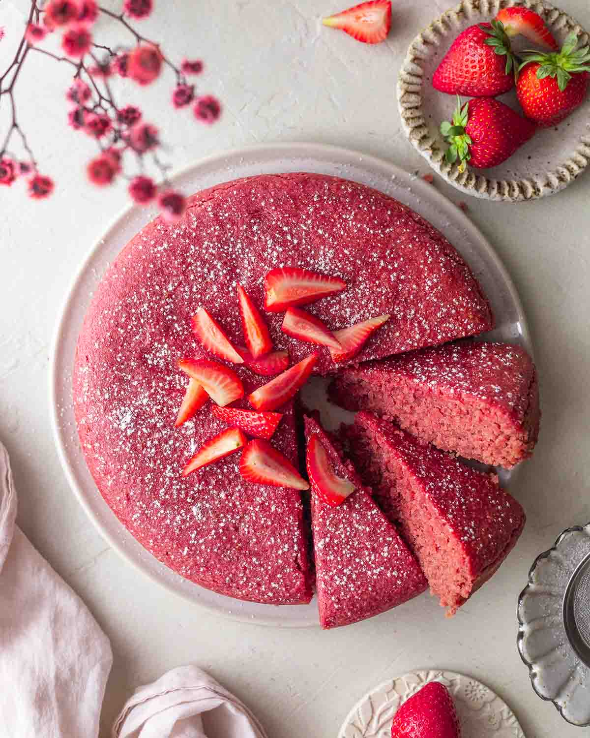 Vegan Strawberry Cake (gluten-free + 6 ingredients)