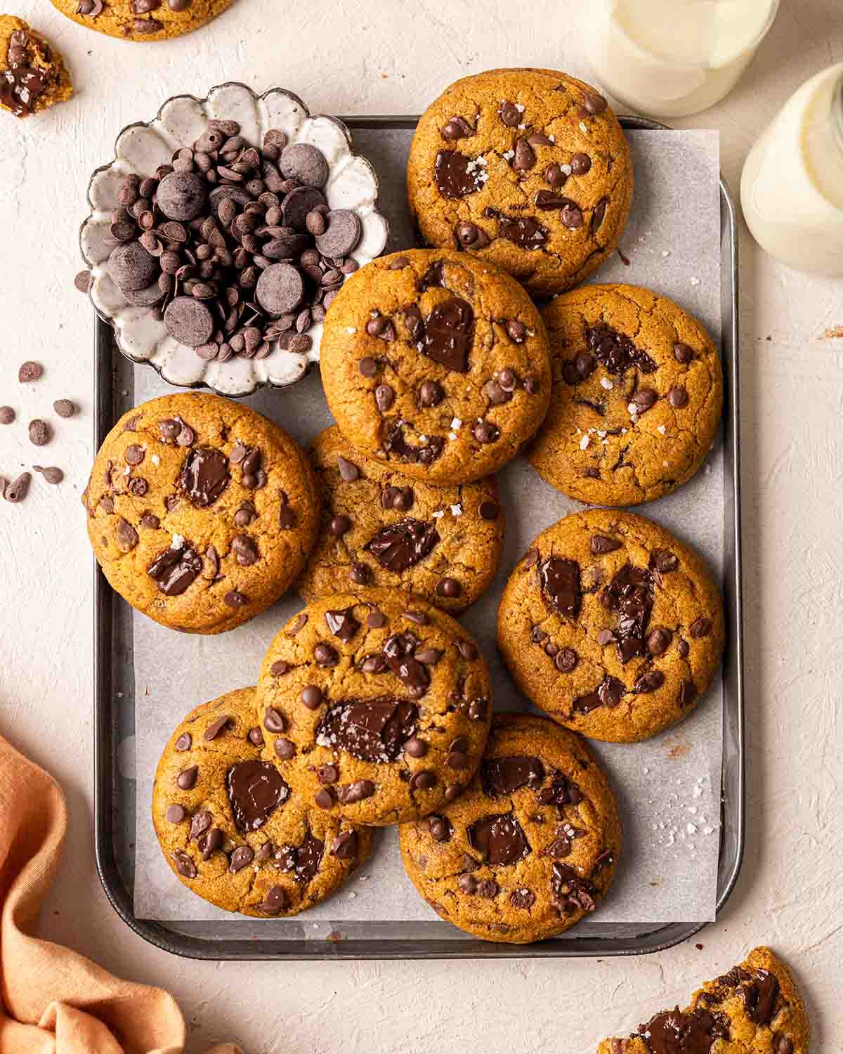 Flatlay of cookies on lined baking tray.