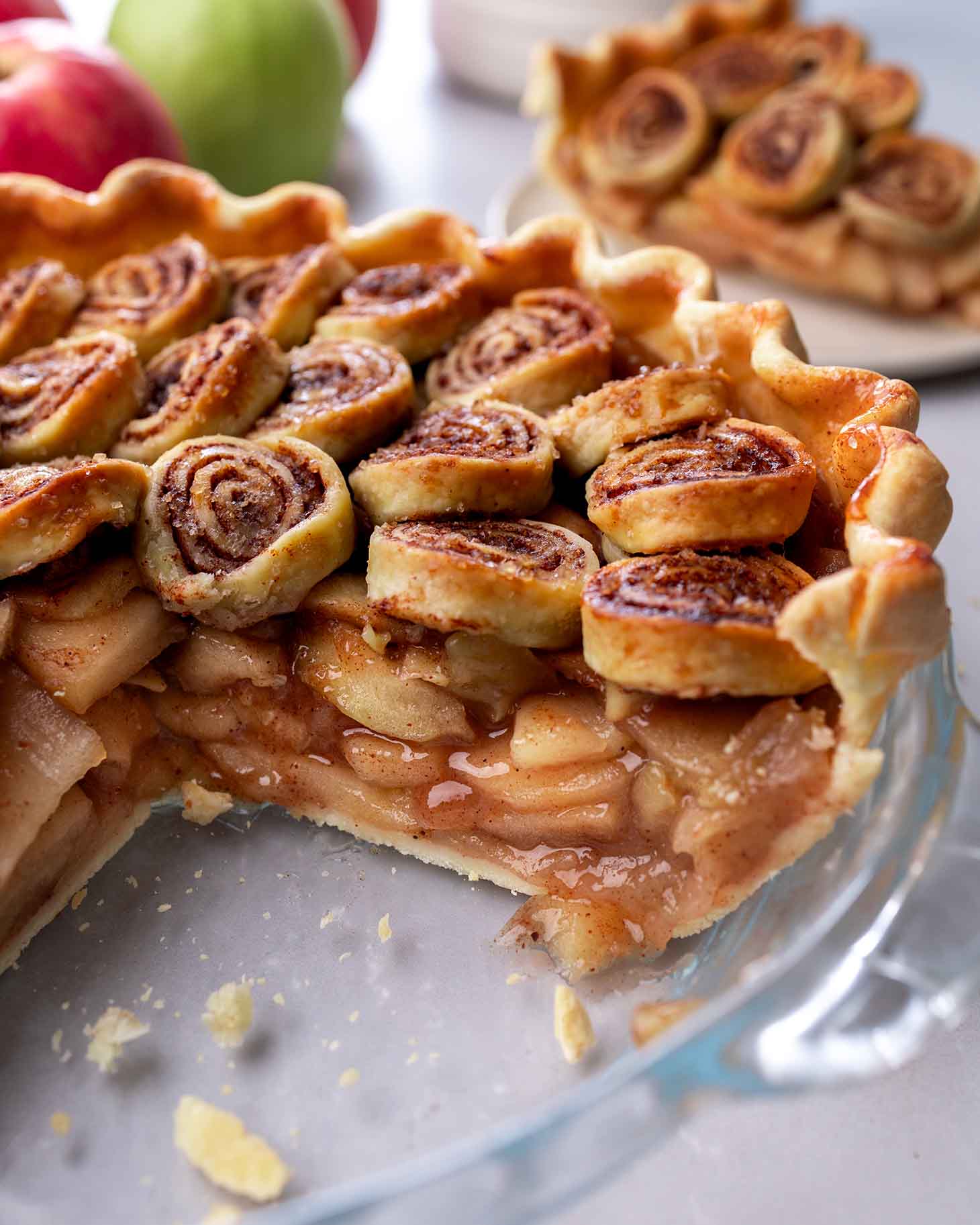 Close up of gooey apple pie filling.